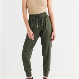 ✯Out From Under Piper Woven Jogger Pant ✯